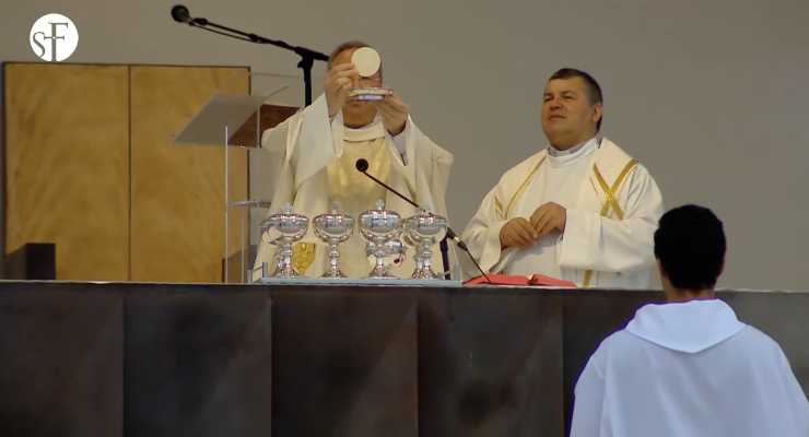A Eucaristia é “grande sacramento da caridade e do amor”, afirma Reitor do Santuário de Fátima